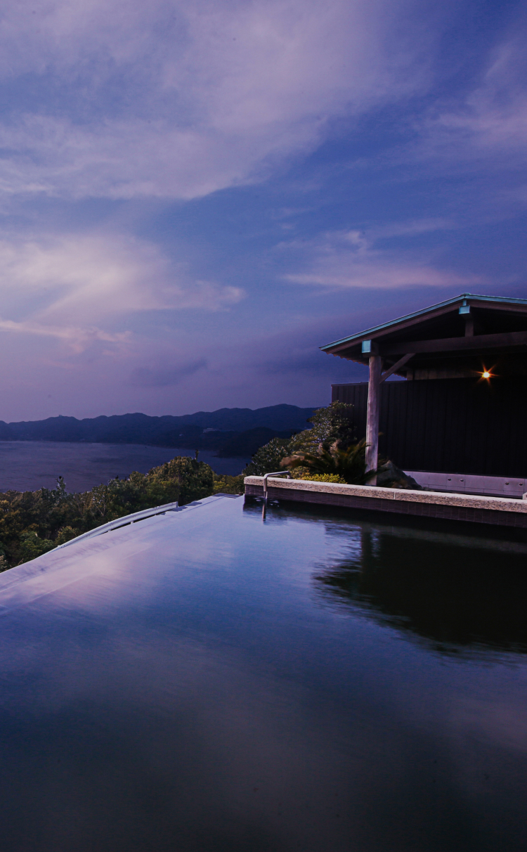 Hotel New Awaji open-air infinity onsen overlooking Awaji coastline at sunset, offering a tranquil and scenic oceanfront bathing experience