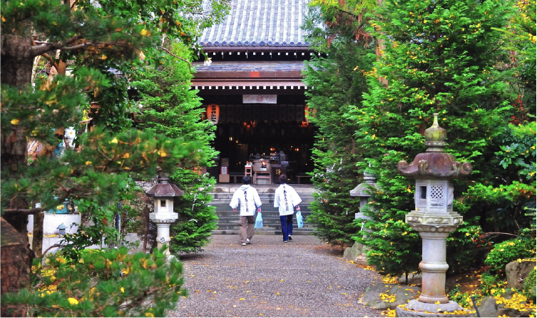 Temple entrance surrounded by greenery at the start of the Shikoku pilgrimage route, offering a meaningful cultural and spiritual journey