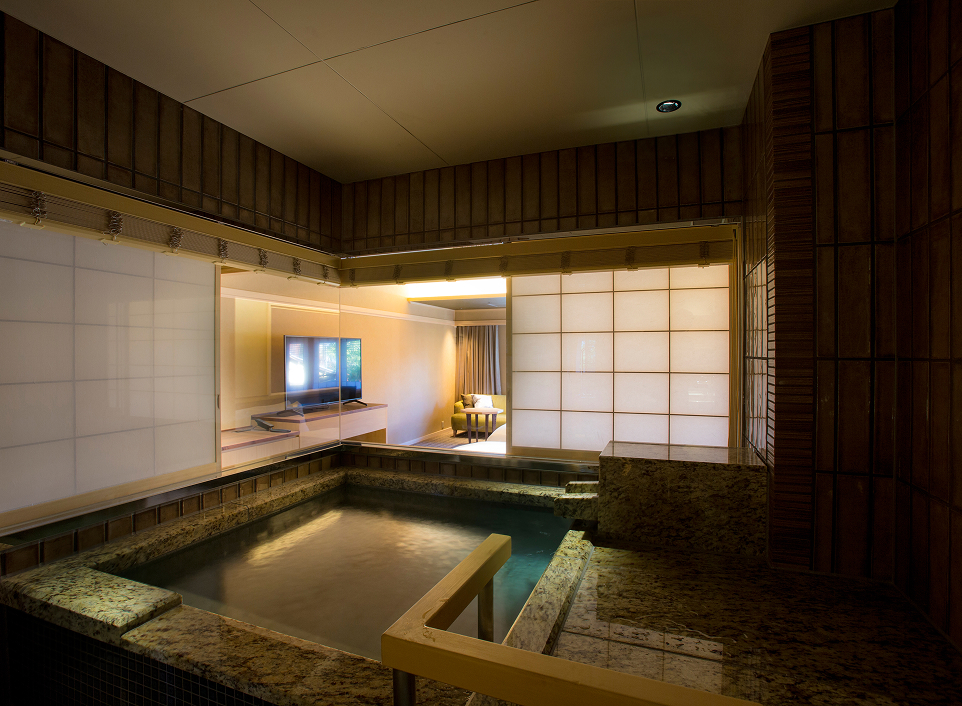 Hotel Yuraku Kyo-Yasaka indoor private onsen bath, providing a relaxing and intimate hot spring experience in central Kyoto