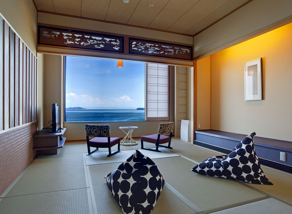 Nagisa no Sho Hanagoyomi tatami room with ocean view seating, blending traditional design with a relaxed coastal atmosphere